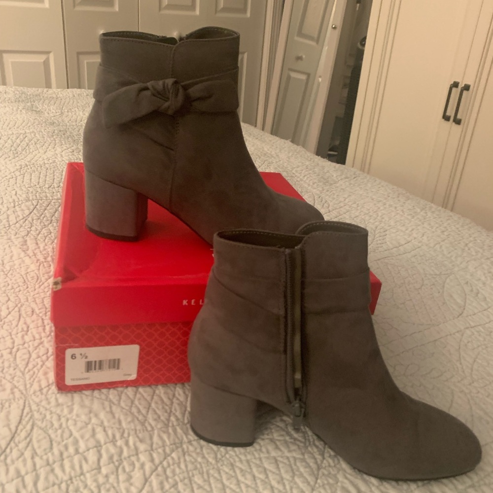 Kelly and Katie size 6.5 grey boot